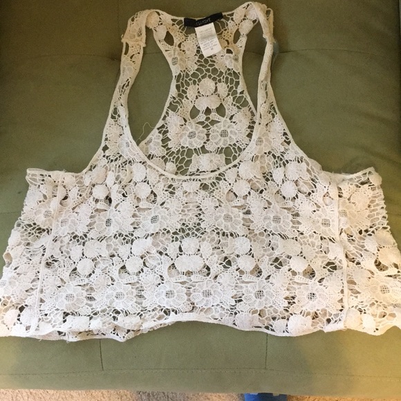 Crochet crop tank - Picture 1 of 4